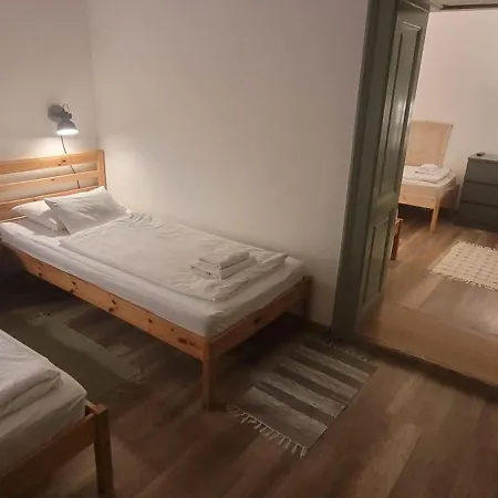 Zrinyi 11 * באלאטונקנשה