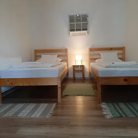 Zrinyi 11 * באלאטונקנשה