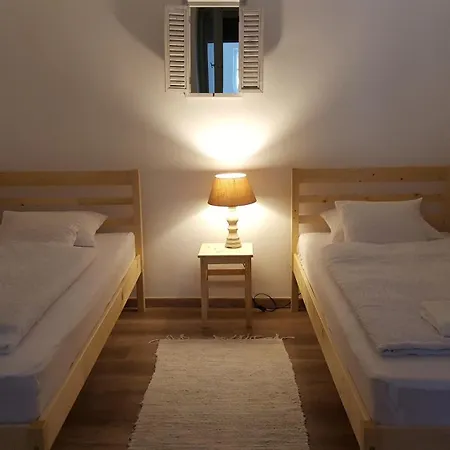 Apartmán Zrinyi 11 *