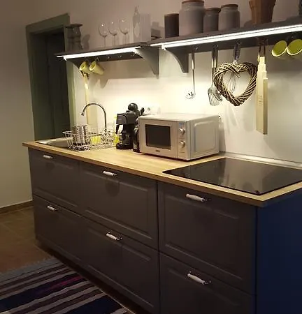 Zrínyi 11 *