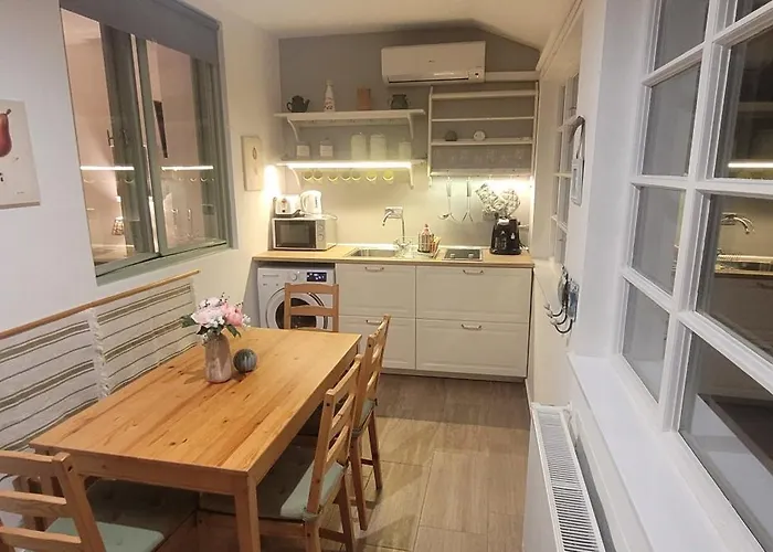 Zrinyi 11 بالاتونكينيشي