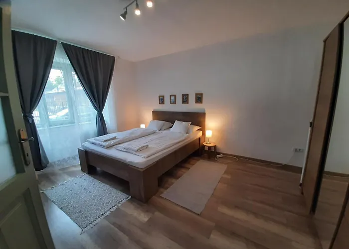 Zrinyi 11 * بالاتونكينيشي